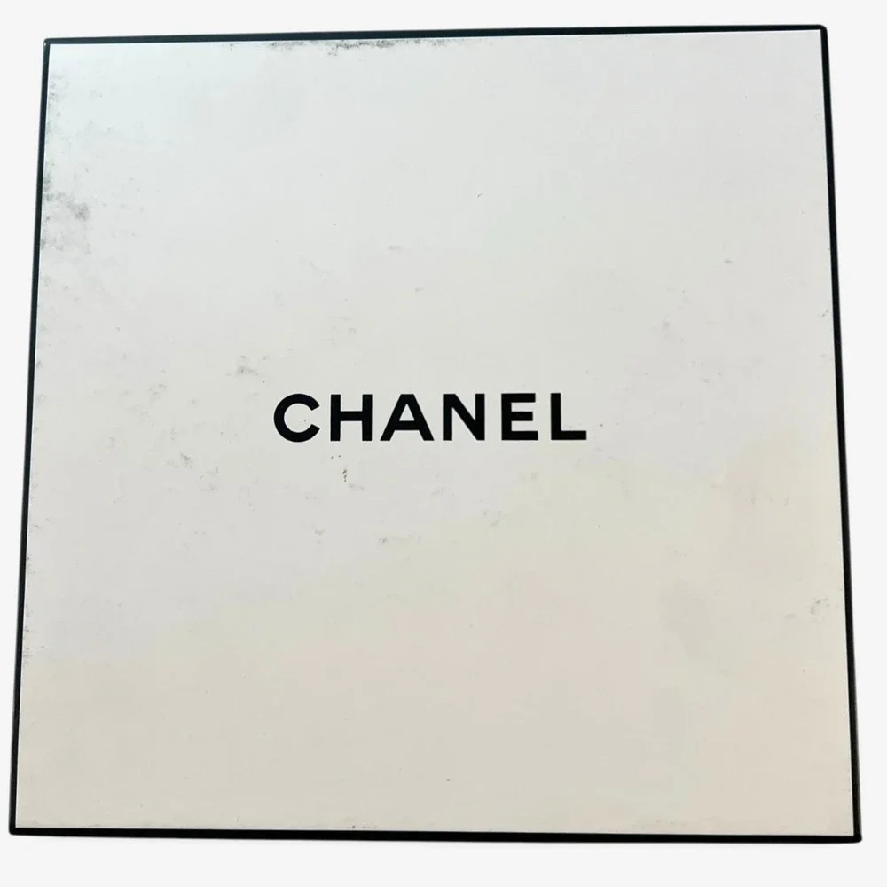 CHANEL Medium Gift Gift Storage Box 8.5